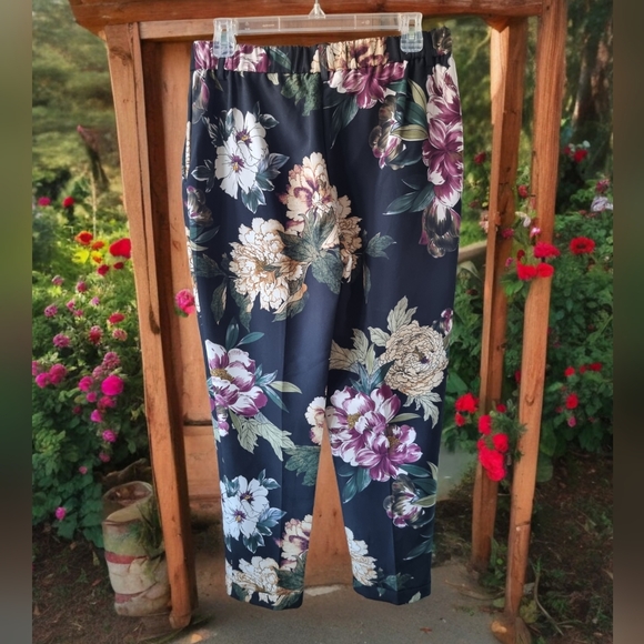 Chapter One Super Comfy Pull-On Floral Pants - Picture 2 of 11